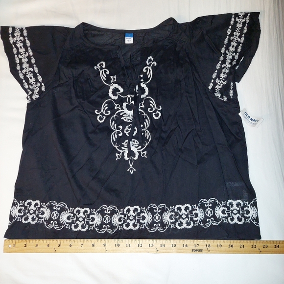 NWT Old Navy Embroidered Flutter Sleeves Top - Size M - Picture 9 of 11